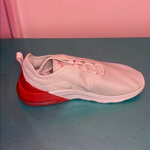 Women’s Nike Air Max Motion 2